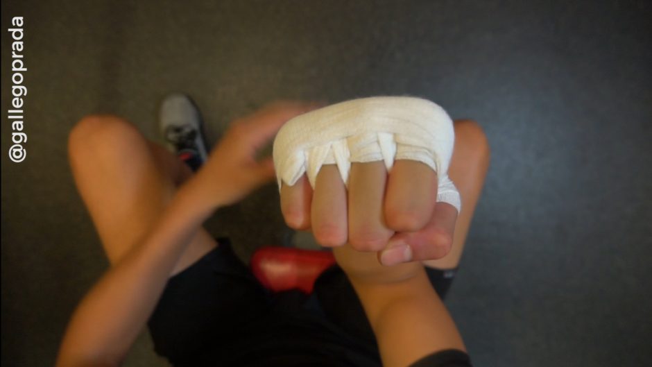 entrenamiento de boxeo, vendas atadas en las manos Stock-foto